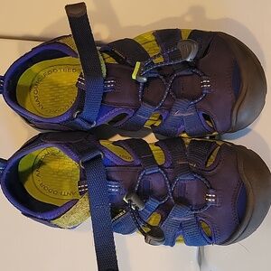 Keens big kid sandals